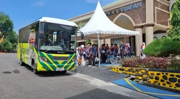 Jemaah haji saat tiba di Asrama Haji Sudiang, Makassar (Dok : Ist).