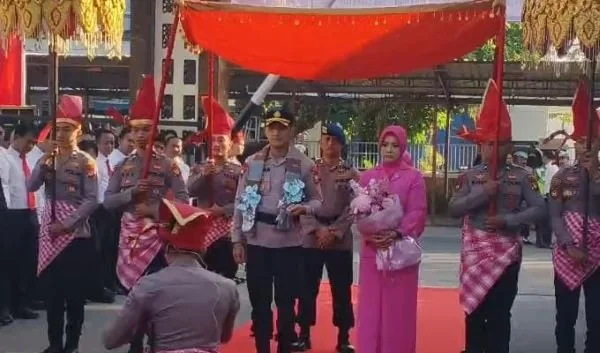 AKBP Ginanjar Resmi Nakhodai Polres Takalar, Disambut Tarian Anggaru. (Dok: Ist)