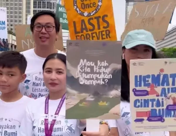 Aktris Prilly Latuconsina dalam menyemarakkan Hari Kartini 2024, Minggu (21/4).