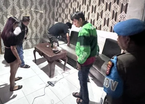 Suasana cafe saat penggeledahan dilakukan oleh jajaran SI Propam Polres Jeneponto.