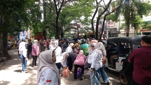 Jumat Berbagi untuk Perayaan HUT Kota di DPRD Kota Makassar, (Dok: Sinta KabarMakassar).