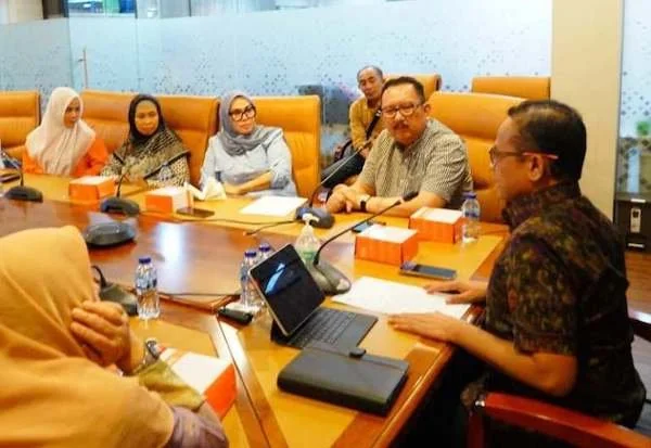 Pimpinan DPRD Sulsel (kiri) menemui Dirjen Penetapan Hak dan Pendaftaran Tanah Kementerian ATR, Asnaedi di Jakarta, Jumat (28/6) lalu. Foto IST