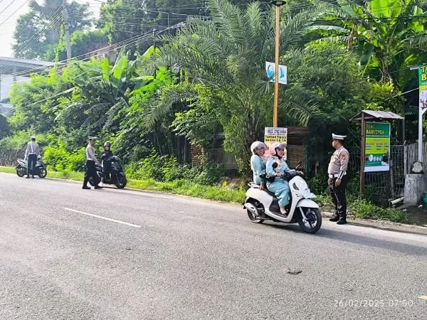 Satlantas Polres Majene saat menggelar operasi lalu lintas (Dok : Ist).