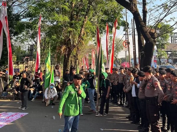 Aksi Demonstrasi Aliansi Mahasiswa Wija To Luwu di Polda Sulsel. Dok. Ist