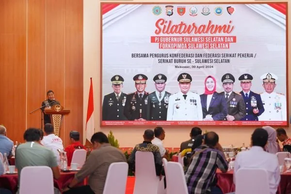 Pj Gubernur Sulawesi Selatan (Sulsel), Bahtiar Baharuddin, saat mengadakan pertemuan dengan Pengurus Konfederasi dan Federasi Serikat Pekerja/Serikat Buruh se-Sulsel.