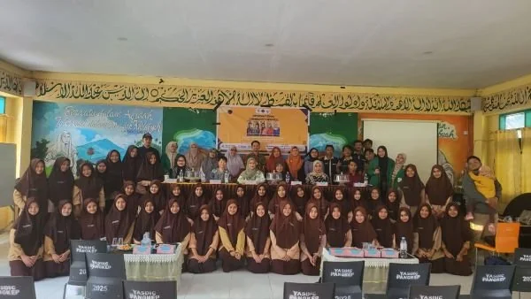 Peserta dan Pemateri International Community Service. Dok. Ist
