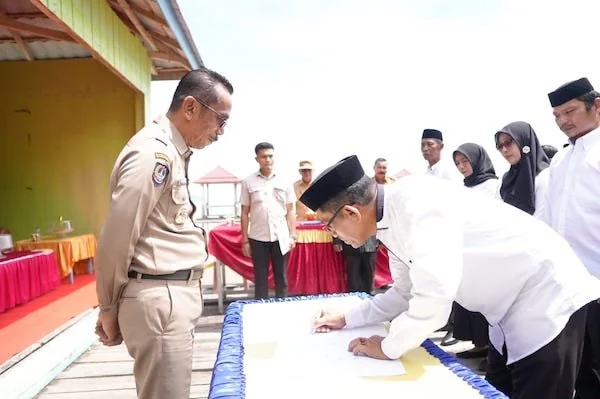 Bupati Sinjai, Andi Jefrianto Asapa  melantik dan mengambil sumpah  anggota Badan Permusyawaratan Desa (BPD) pengganti antar waktu sisa masa jabatan periode 2024-2027 ist