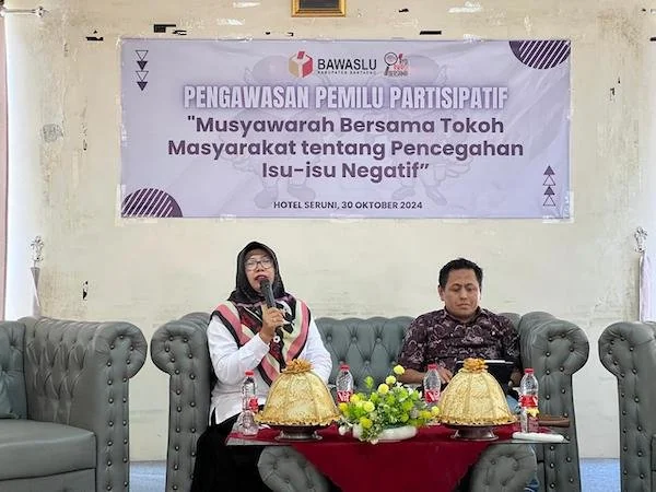 Ningsih Purwanti saat memberikan sambutan bersama Narasumber Dr. Ahsanul Minan. (Foto/ist).