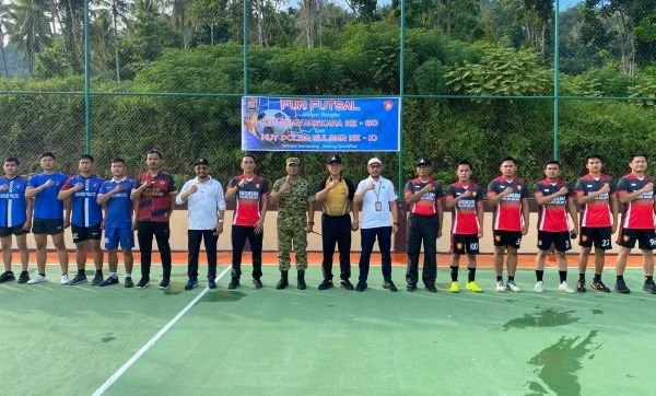 Wakapolda Sulbar bersama Danrem 142 Mamuju saat membuka turnamen futsal. (Dok: Ist)