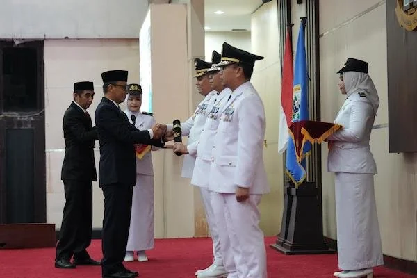Pj Gubernur Sulsel, Prof Zudan Arif Fakrulloh saat melantik 3 Pj Bupati di Kantor Gubernur Sulsel (Dok: Ist)