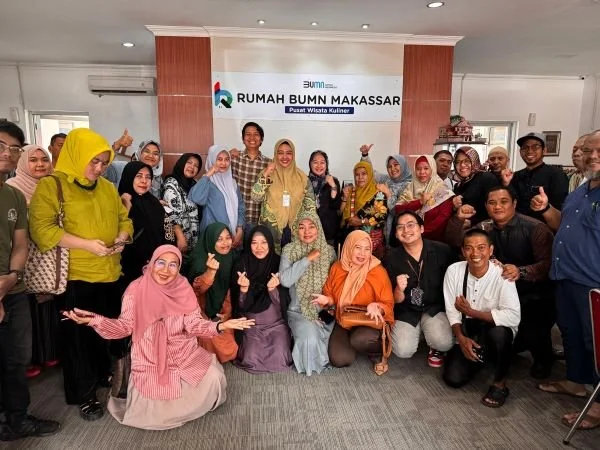 PT Pertamina Patra Niaga Regional Sulawesi menggandeng Rumah Kreatif BUMN Kota Makassar menggelar pelatihan rutin untuk UMK Binaan Pertamina, Selasa (5/3).