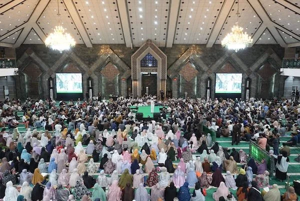 Suasana Buka puasa di Mesjid Al-Markaz (Dok: Ist).