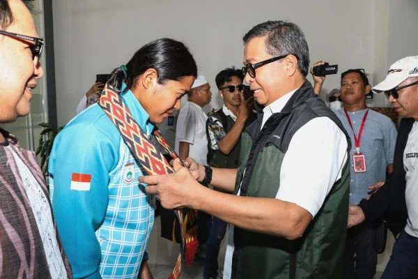 Ramlah Baharuddin atlet dayung Sulbar saat disambut pihak pemerintahan Sulbar (Dok : Ist).