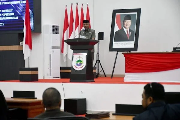 PLH Sekprov Sulbar saat  menyampaikan pendapat Gubernur Sulbar di DPRD Sulbar(dok:Ist)