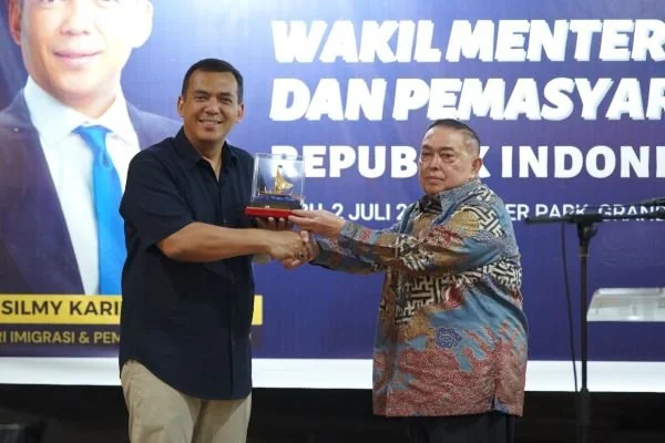 Wagub Sulbar saat bertemu dengan Wamen Imigrasi dan Pemasyarakatan RI (Dok : Ist).