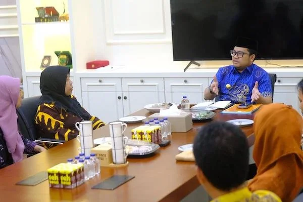 Wakil Bupati Gowa, Darmawangsyah Muin saat Menerima pelaksanaan Sensus Ekonomi 2026 (Dok: Ist).