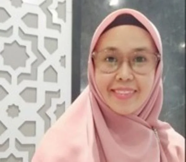 Hamsinah Hasan -
Dosen Fakultas Farmasi Universitas Muslim Indonesia, Makassar dan 
Mahasiswa Program Doktor Ilmu Farmasi Universitas Indonesia (Dok: Ist)