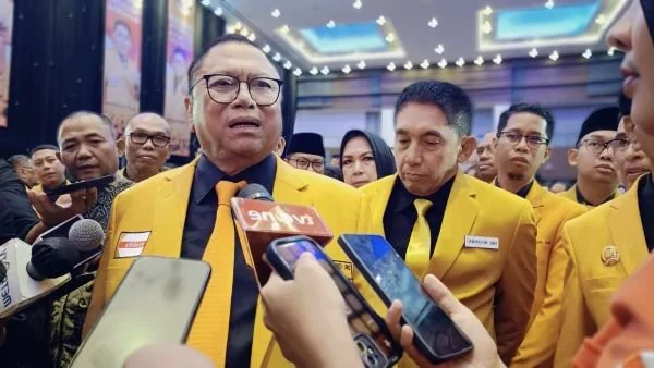 Ketua Dewan Pimpinan Daerah (DPD) Hanura Sulsel, Andi Muhammad Bau Sawa Mappanyukki (Kanan Depan), (Dok: Kabar Makassar).