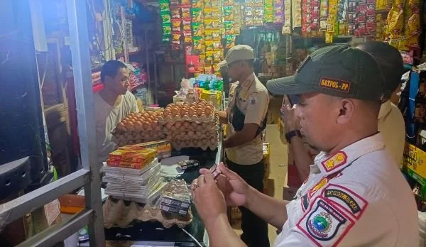 Pemantauan Rokok ilegal yang dilakukan Satpol PP Sulbar di Kabupaten Polewali Mandar (Dok : Ist).