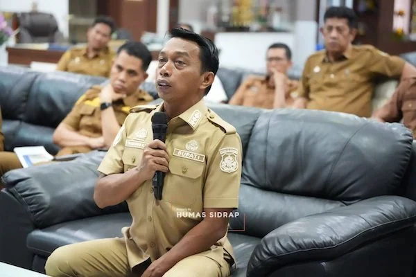 Bupati Sidrap Syaharuddin Alrif saat memaparkan usulan bantuan pendanaan rehabilitasi dan rekonstruksi pascabencana Direktorat Perencanaan Rehabilitasi dan Rekonstruksi BNPB RI (dok. Ist)