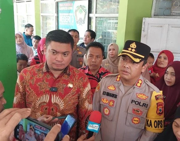 Kapolres dan Bupati Gowa saat kunjungi SMP 3 Gowa yang diduga terjadi kasus perundungan (Dok: Ist)