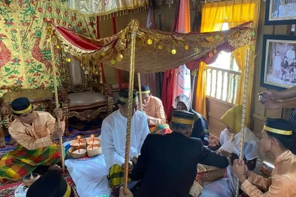 Achmad Rizaldy Mallombasi Resmi Jabat Karaeng Sanrobone (Dok : Saleh KabarMakassar).