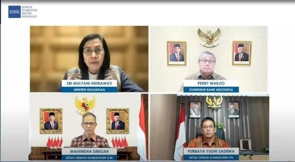Ketua Dewan Komisioner Otoritas Jasa Keuangan (OJK), Mahendra Siregar, dalam konferensi pers bersama Menteri Keuangan, Gubernur Bank Indonesia, dan Ketua Dewan Komisioner Lembaga Penjamin Simpanan, menyampaikan OJK bersama Komite Stabilitas Sistem Keuanga