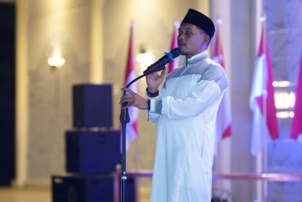 Wakil Bupati Jeneponto, Islam Iskandar, saat membuka acara Festival Takbir Happy Ied Mubarokh dan Takbir Serentak 1446 Hijriah di Masjig Agung Jeneponto (Dok : Ist).