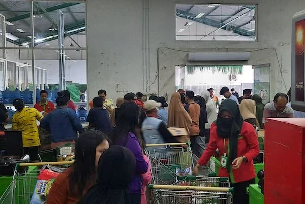 Suasana Benteng Mart jelang Ramadhan ramai pengujung, Minggu (9/3)