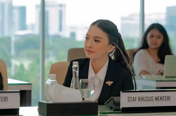 Raline Shah resmi dilantik sebagai Staf Khusus Bidang Kemitraan Global dan Edukasi (Dok : Int).