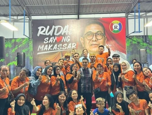 Bakal calon Wali Kota Makassar Rusdin Abdullah atau Rudal saat silaturahmi bersama warga Bunga Eja Beru (Dok : ist).