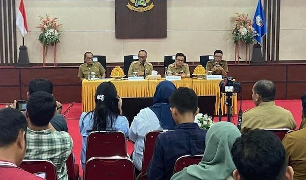 Pj Gubernur Sulsel, Prof Zudan Arif Fakrulloh saat memaparkan capaian prioritas di Kantor Gubernur Sulsel (Dok: Nofi KabarMakassar)