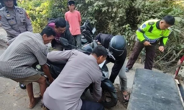 lokasi kecelakaan yang menewaskan dua pengendara sepeda motor di Maros (Dok:Ist)