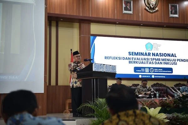 Menteri Pendidikan Dasar dan Menengah, Abdul Mu’ti hadir dalam seminar nasional terkait evaluasi SPMB di Makassar (dok. Ist)