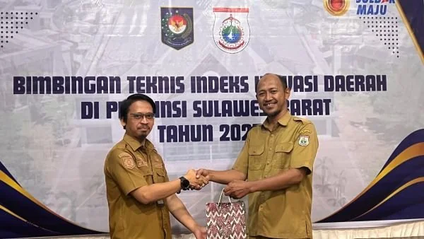 PUPR Provinsi Sulawesi Barat saat menerima penghargaan (Dok : Ist).