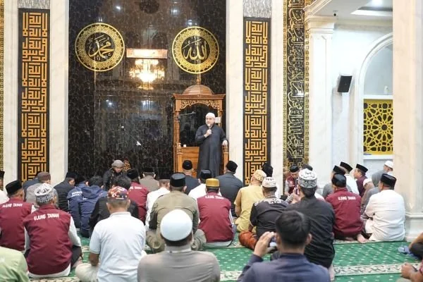 Wali Kota Makassar Munafri Arifuddin saat Safari Ramadan di Kecamatan Ujung Tanah (Dok: Ist).