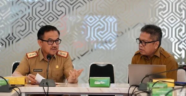 Sekprov Sulsel, Jufri Rahman pada rapat pembahasan tindaklanjut Permendagri tentang Pakaian Dinas ASN (Dok: Int)