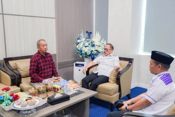 Gubernur Sulbar saat bertemu dengan Andi Ibrahim Masdar (Dok : Ist).