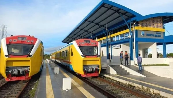 Kereta api Makassar-Parepare di Stasiun Tanete Rilau Kabupaten Barru (dok. Ist)