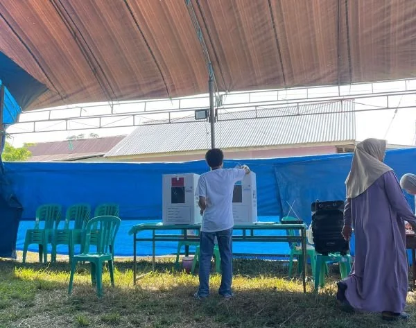 Pemungutan suara di TPS 003 Desa Lampenai Kecamatan Wotu Kabupaten Luwu Timur (Dok : Dini KabarMakassar).