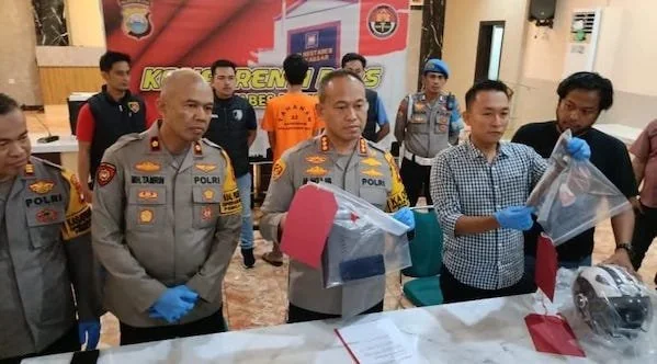 Kapolrestabes Makassar Kombes Pol Mokhamad Ngajib saat menggelar konferensi pers terkait kasus pembunuhan di Kecamatan Biringkanaya Makassar. Foto Ist