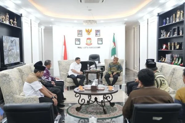Wali Kota Makassar Munafri Arifuddin saat Audiensi Pengurus Wahdah Islamiyah yang dipimpin Ketua DPD Wahdah Islamiyah Makassar, Gishar Hamka, (Dok: Ist).