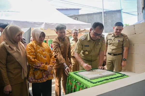 Wali Kota Makassar, Moh Ramdhan Pomanto saat meresmikan Posyandu Era Baru (Dok : Ist).