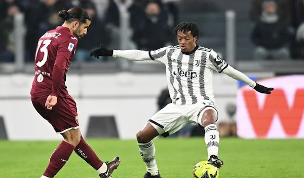 Duel Juan Cuadrado dan Ricardo Rodriguez di laga Juventus vs Torino, Liga Italia 2022-2023 (c) Tano Pecoraro/LaPresse via AP