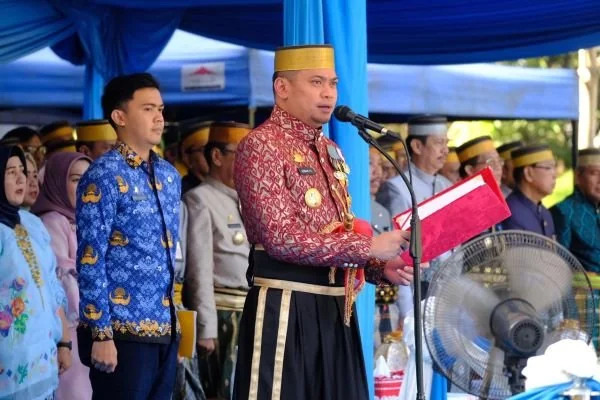 Bupati Gowa, Adnan Purichta bertindak sebagai Inspektur Upacara pada Peringatan Hari Pendidikan Nasional  (Hardiknas).