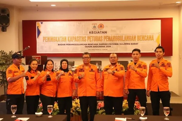 Sekprov Sulbar saat menghadiri kegiatan peningkatan kapasitas petugas penanggulangan bencana (Dok : ist).