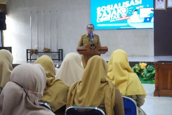 Bupati Jeneponto H Paris Yasir saat menghadiri sosialisasi PPh Pasal 21. (Dok: Ist)