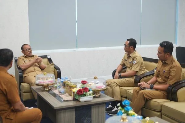 Gubernur Sulbar saat menerima Direktur Poltekkes Kemenkes Mamuju (Dok : ist).