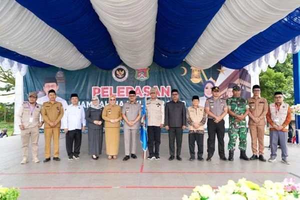 Gubernur Sulbar bersama Forkopimda saat melepas ratusan jemaah calon haji di Mamuju (dok:ist)