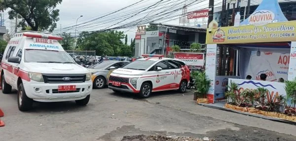 Tim medis dan ambulans yang disiapkan untuk bertugas di posko pengamanan terpadu mudik (Dok: Ist).